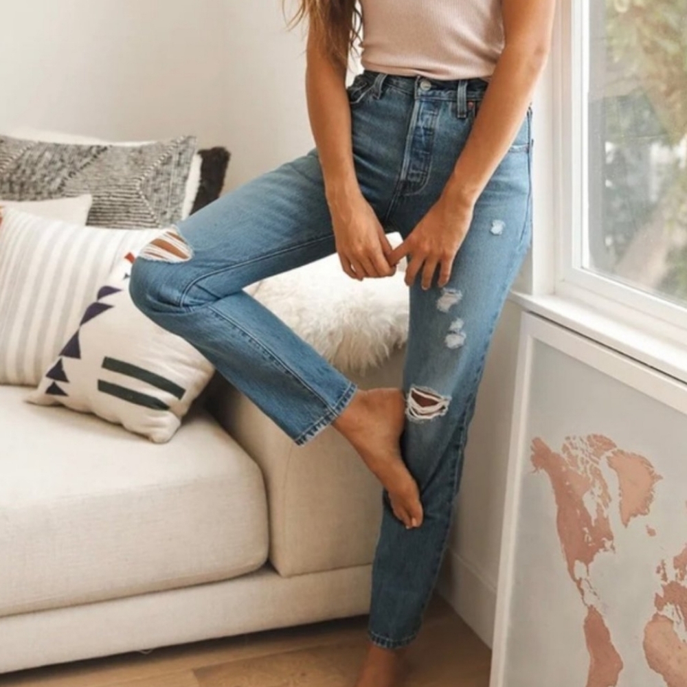 Levi's | 501 Distressed Rigid Jeans in Athens Crown With Destruction NEW Size 27